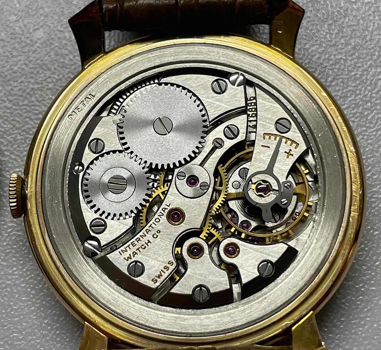 WC_Vintage_Cal_89_fancy_lugs_18k_gold_from_1958_chronoscope_collector_watches