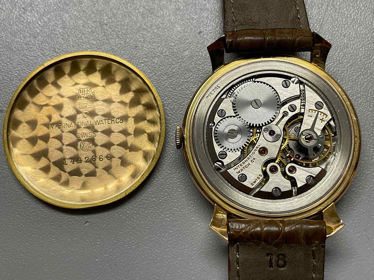 WC_Vintage_Cal_89_fancy_lugs_18k_gold_from_1958_chronoscope_collector_watches