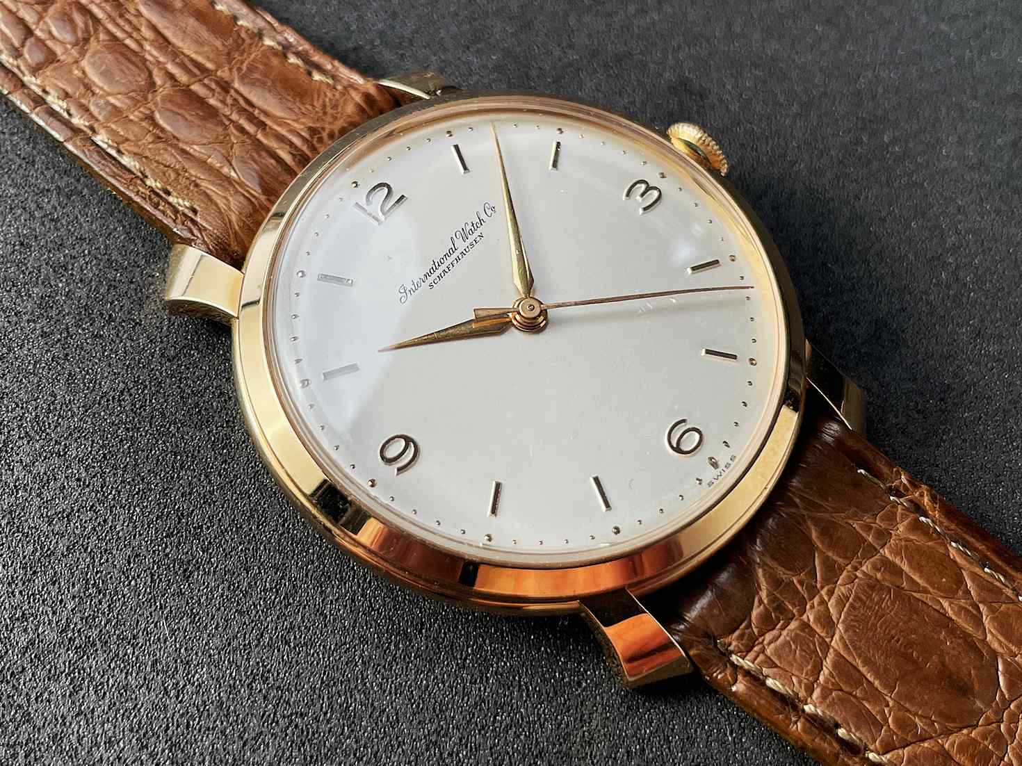 WC_Vintage_Cal_89_fancy_lugs_18k_gold_from_1958_chronoscope_collector_watches