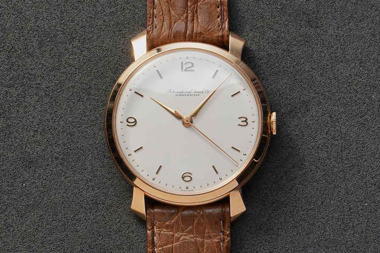 WC_Vintage_Cal_89_fancy_lugs_18k_gold_from_1958_chronoscope_collector_watches