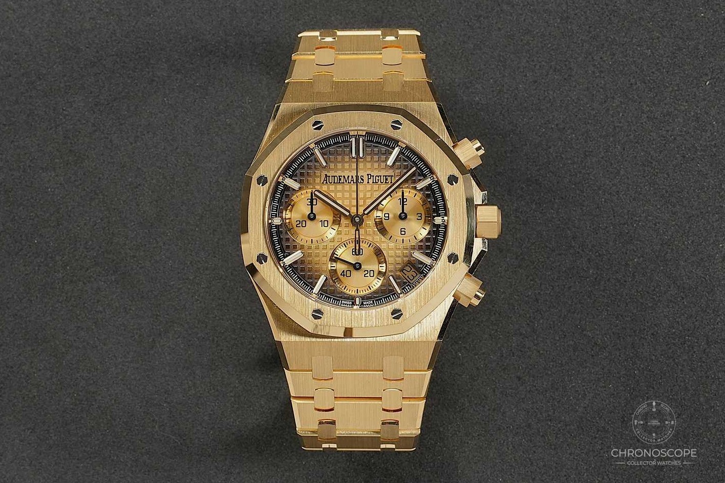 Audemars Piguet Royal Oak Chronograph smoked yellow gold dial – Bild 2