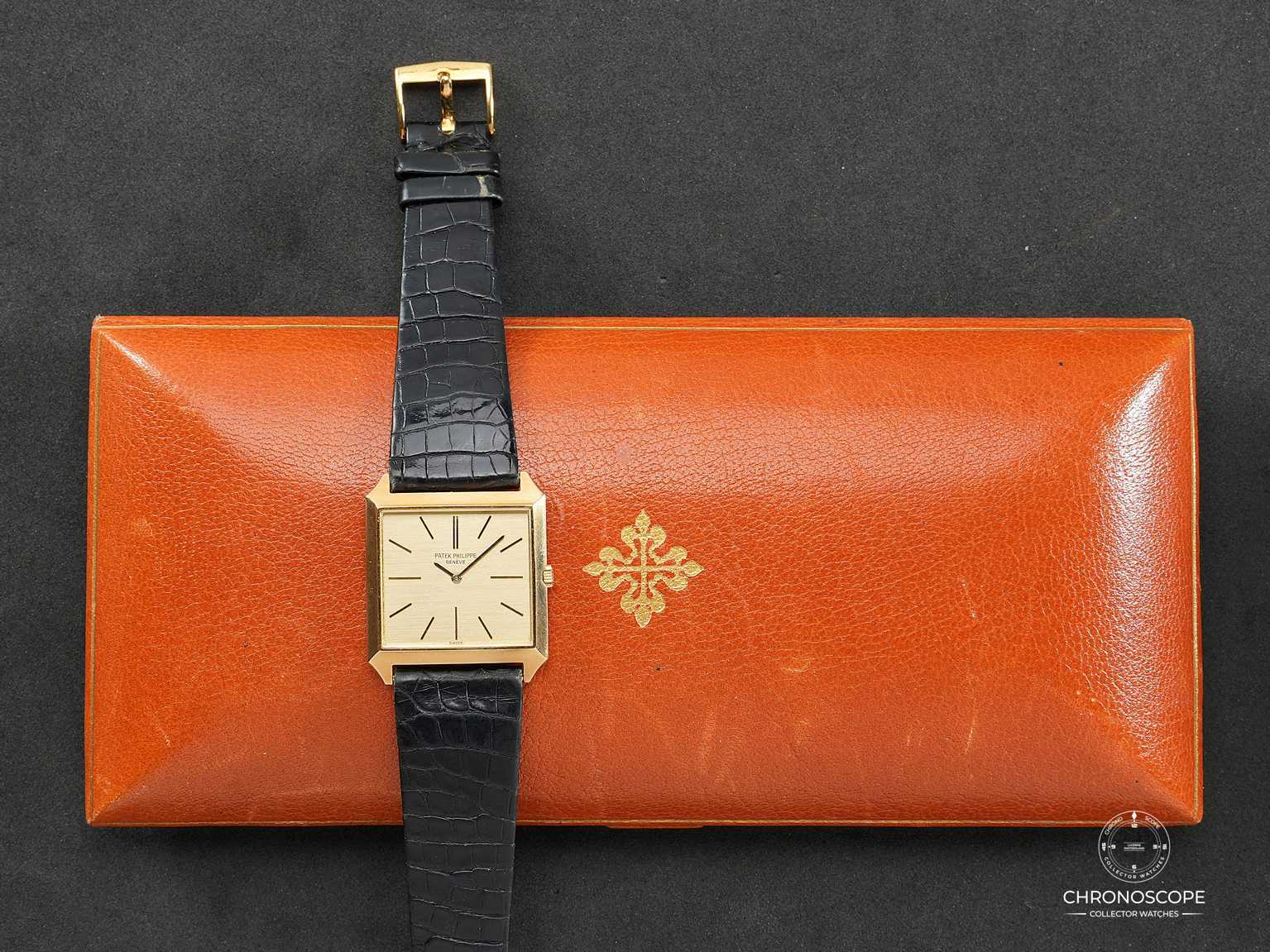 18k Yellow Gold Patek Philippe Gondolo Reference 3526, First Owner Watch with Orignal Box, Serviced – Bild 2